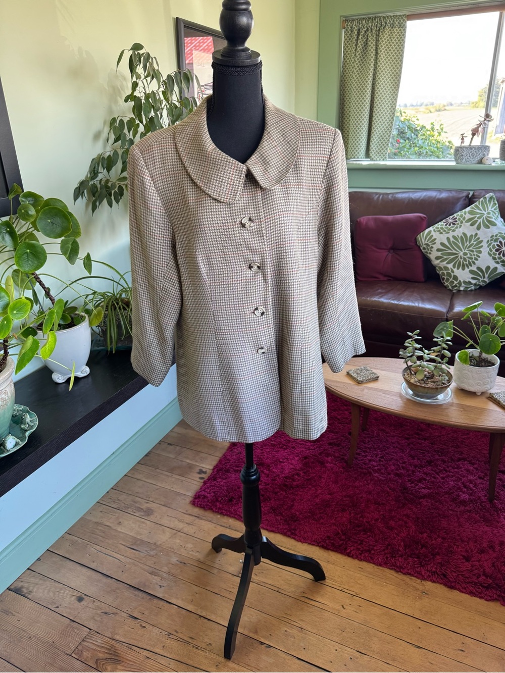 Classic Women's Cream & Brown Houndstooth jacket with Peter Pan Collar
